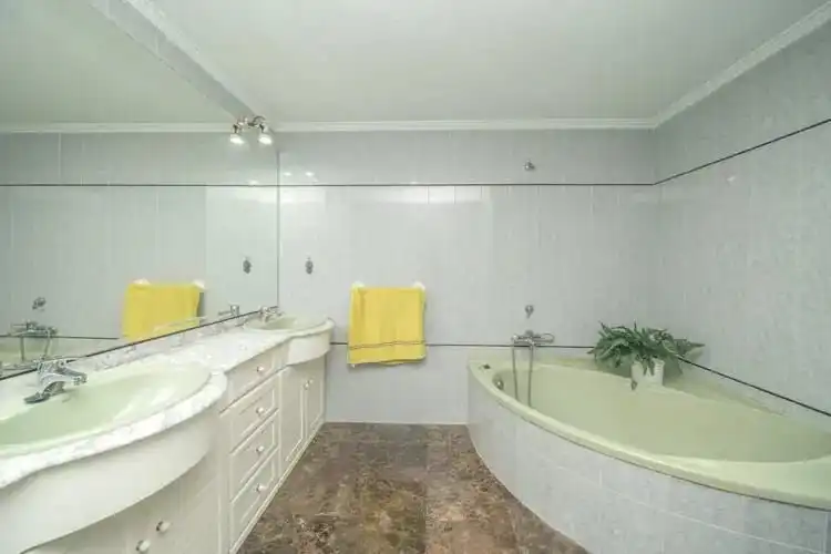 Baño de Piso en venta en Benidorm con Terraza, Amueblado y Piscina comunitaria