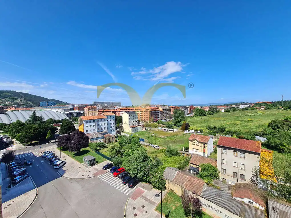 Vista exterior de Piso en venta en Oviedo  con Calefacción, Terraza y Trastero