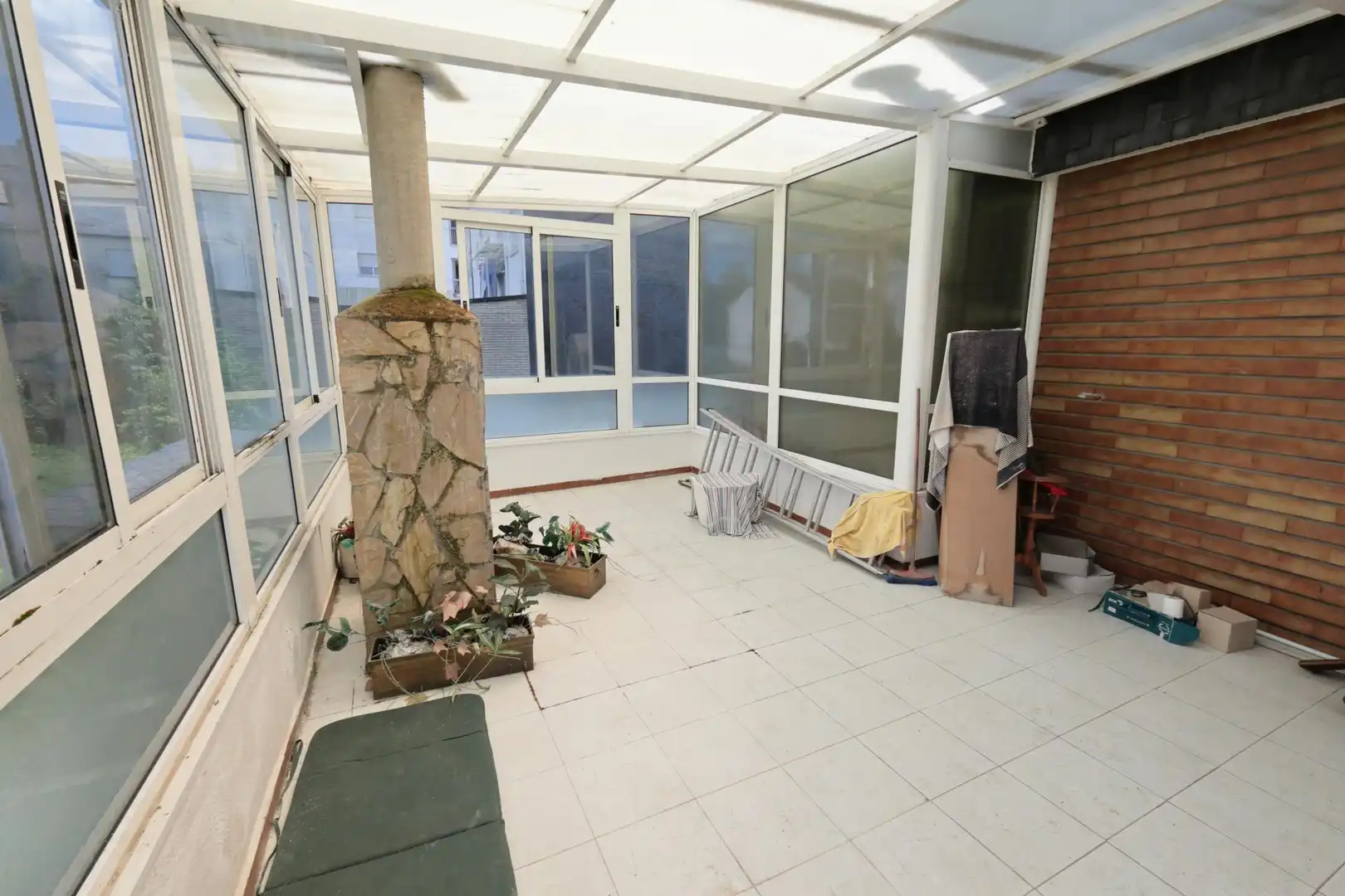 Casa adosada en venta en O Barco de Valdeorras   con Calefacción, Piscina y Balcón