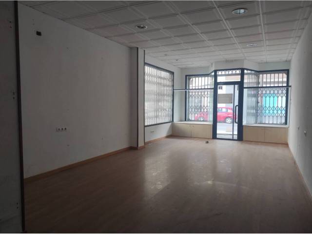 Local comercial en Alquiler en Baza