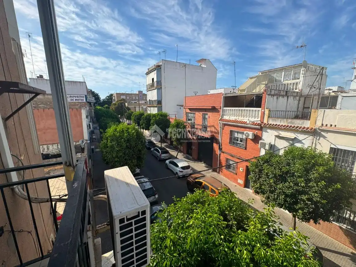 Vista exterior de Pis en venda en Sevilla amb Aire condicionat
