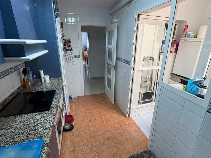 Cuina de Pis en venda en Torremolinos amb Aire condicionat, Terrassa i Balcó