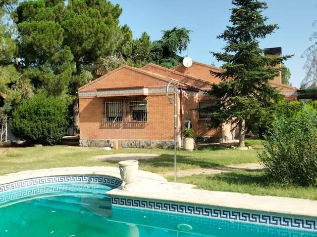 Casa-chalet en Venta en Calle Villacarriedo en Eurovillas