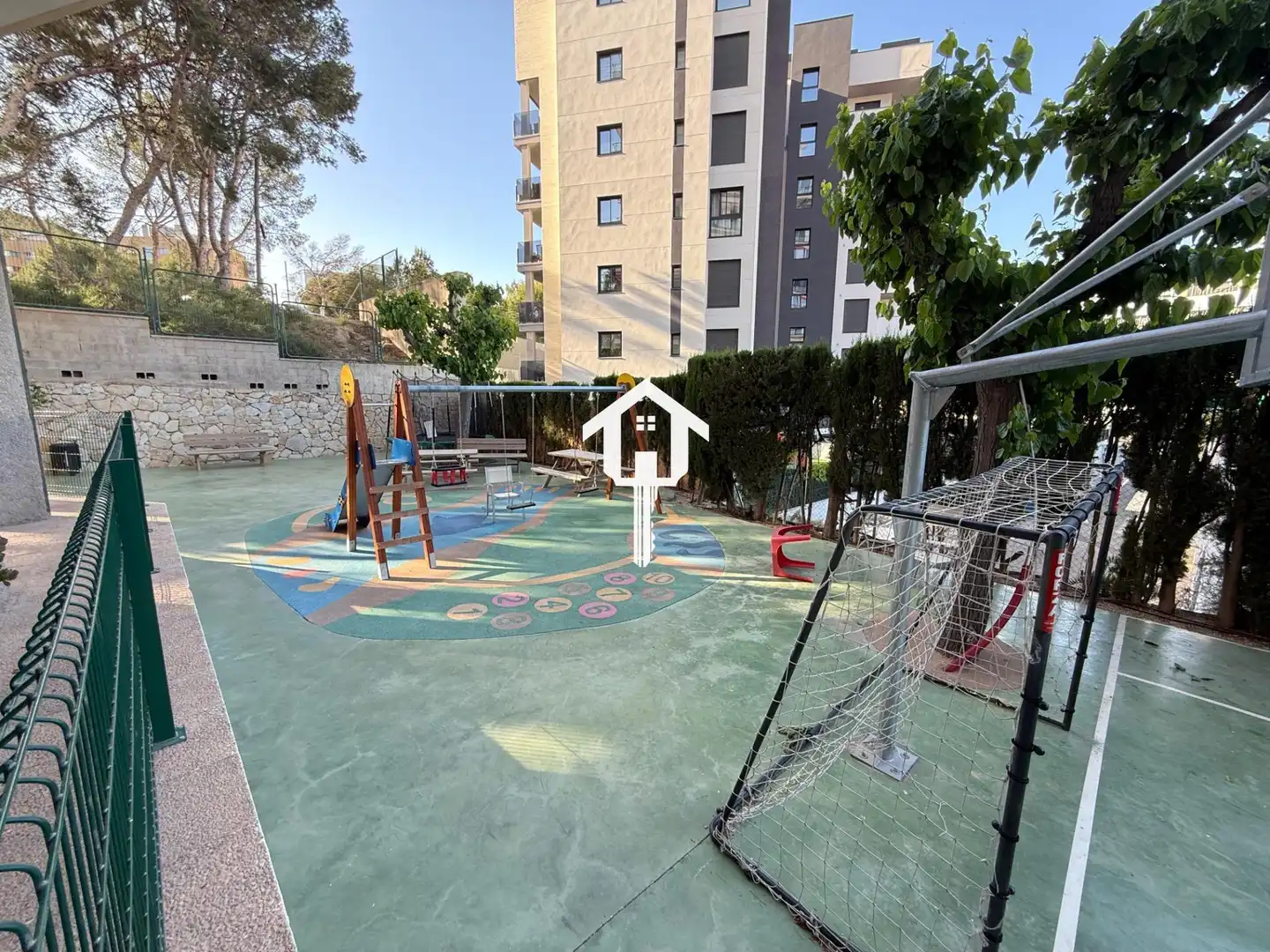 Aparcament de Pis en venda en Alicante / Alacant amb Aire condicionat, Jardí privat i Terrassa