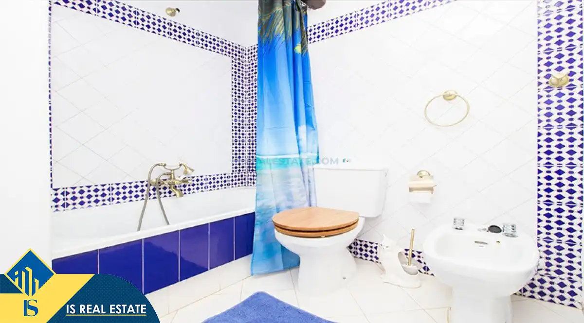 Bany de Apartament de lloguer en Torrevieja amb Aire condicionat, Calefacció i Terrassa