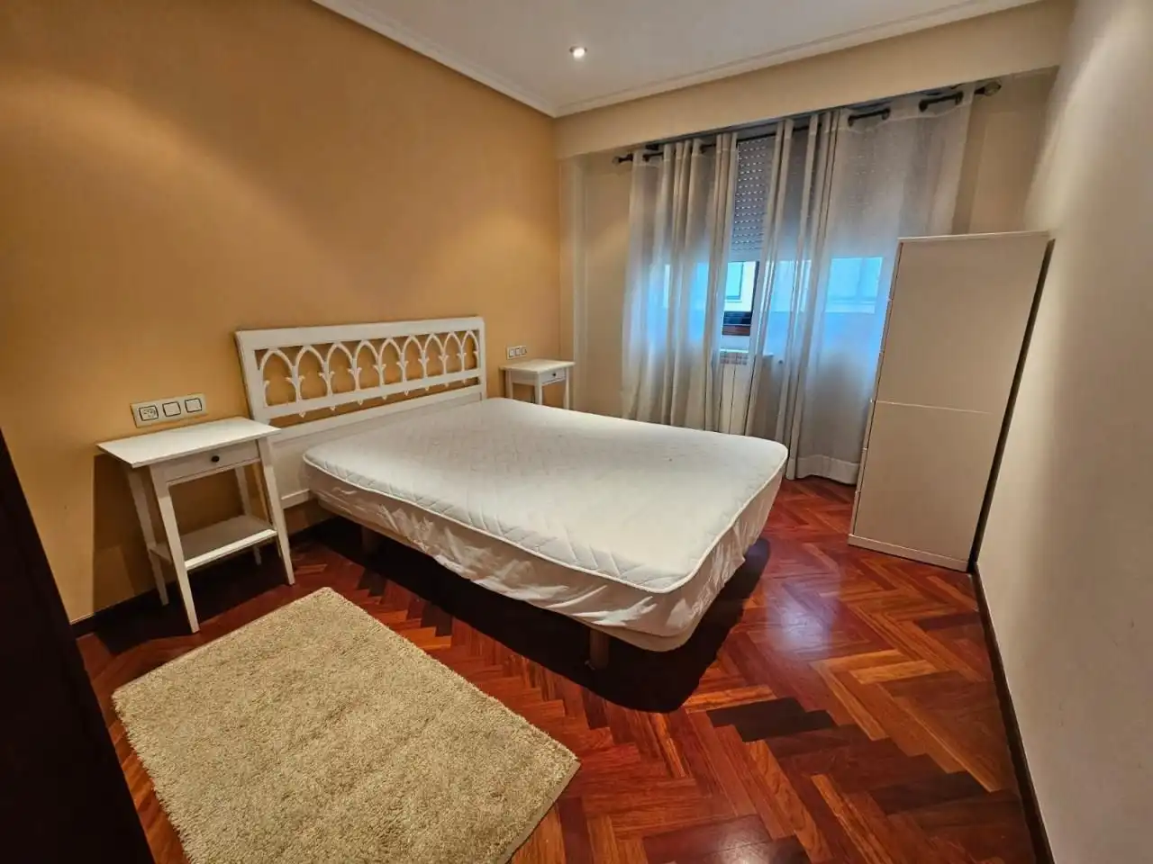 Bedroom of Flat for rent in Ourense Capital   with Heating, Parquet flooring and Furnished