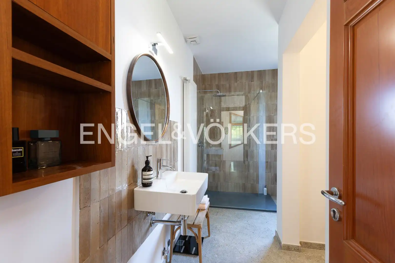 Baño de Finca rústica en venta en Vilanova i la Geltrú con Calefacción, Jardín privado y Terraza