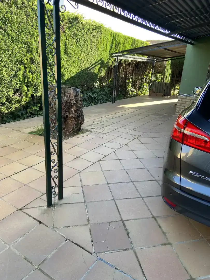 Aparcament de Casa o xalet en venda en Palomares del Río amb Aire condicionat i Piscina
