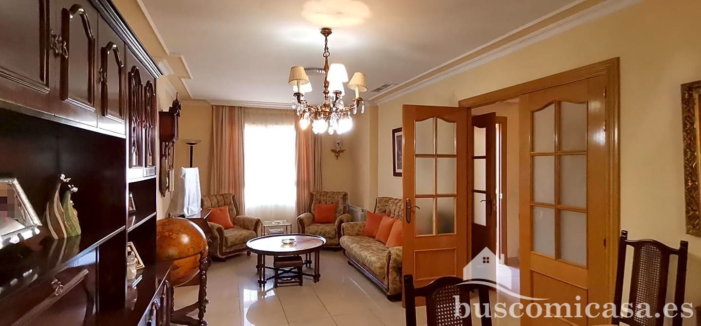 Sala d'estar de Casa o xalet en venda en Linares amb Aire condicionat, Calefacció i Balcó