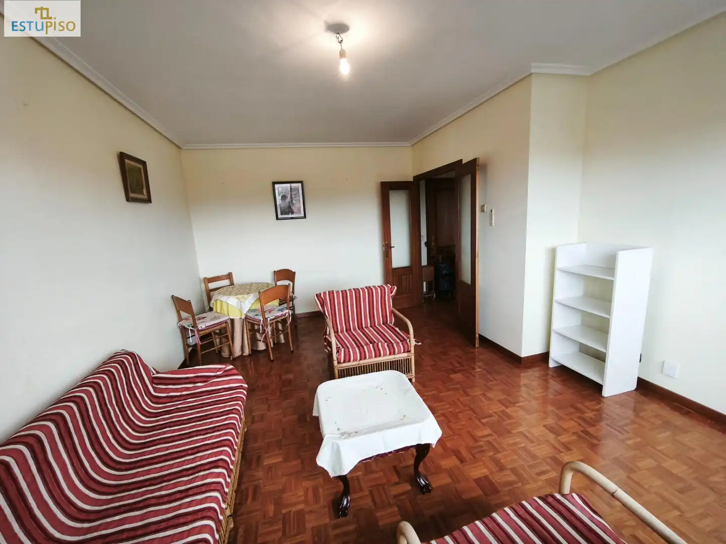 Sala d'estar de Pis en venda en Vitoria - Gasteiz amb Calefacció, Parquet i Terrassa