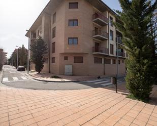Vista exterior de Pis en venda en Sabiñánigo amb Terrassa i Balcó