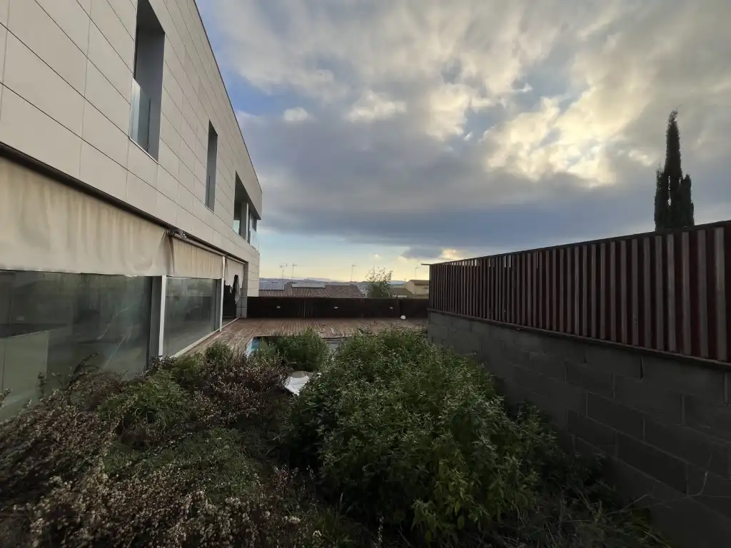 Vista exterior de Casa o xalet en venda en Canovelles