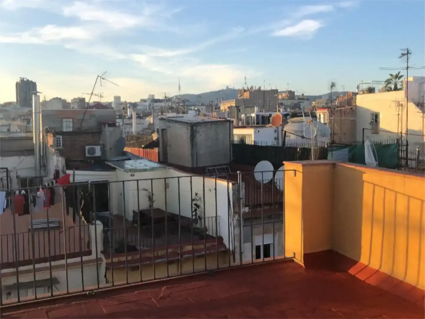 Vista exterior de Estudi en venda en  Barcelona Capital amb Aire condicionat
