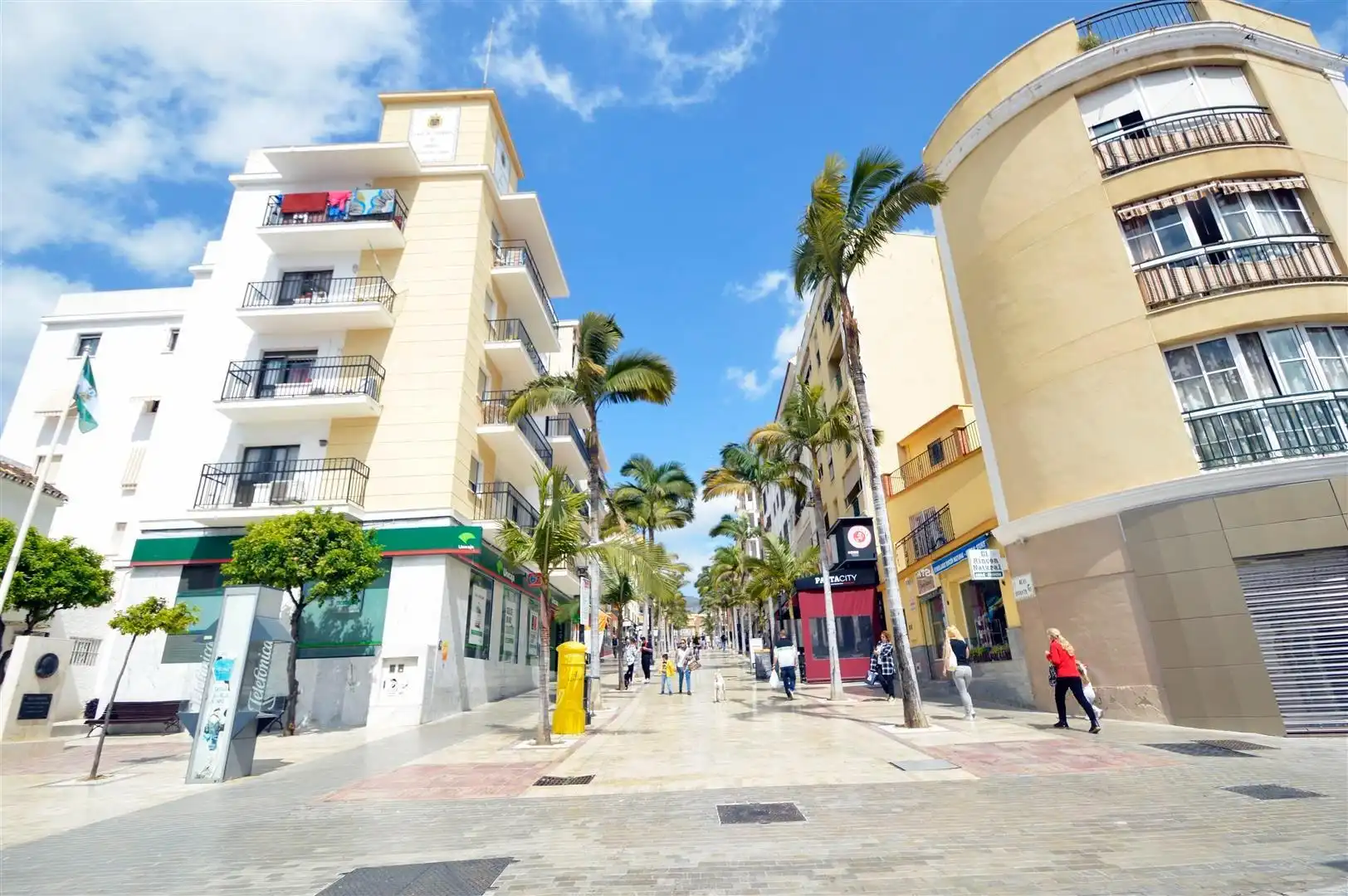 Vista exterior de Piso en venta en Benalmádena con Aire acondicionado, Terraza y Piscina comunitaria