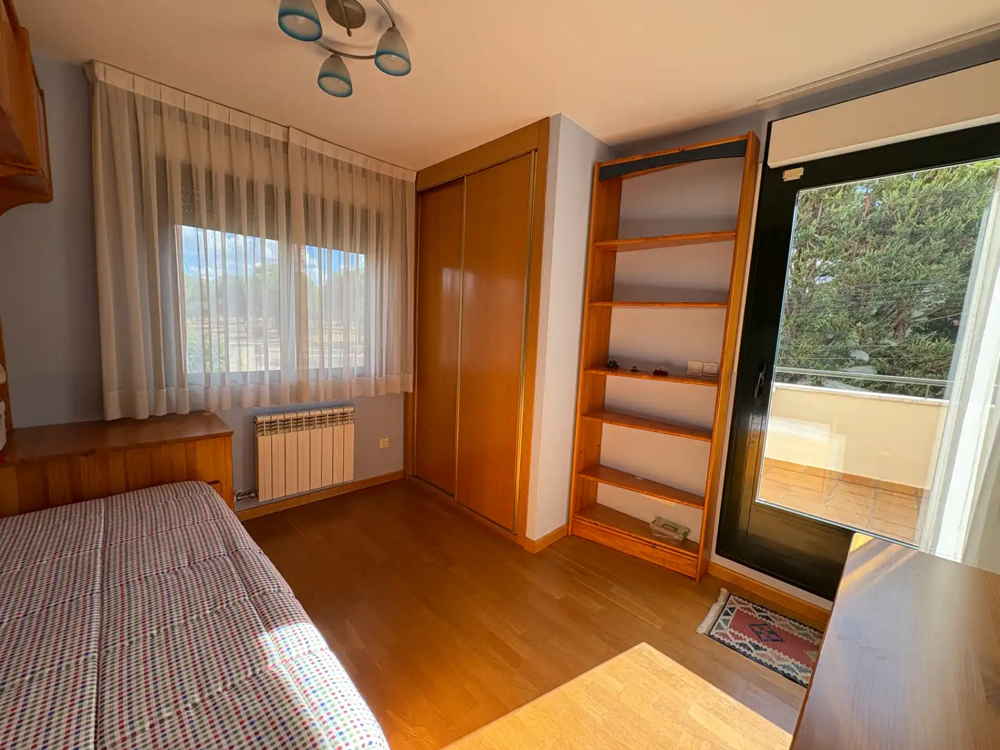 Habitación de Casa adosada en venta en Simancas con Aire acondicionado, Calefacción y Jardín privado