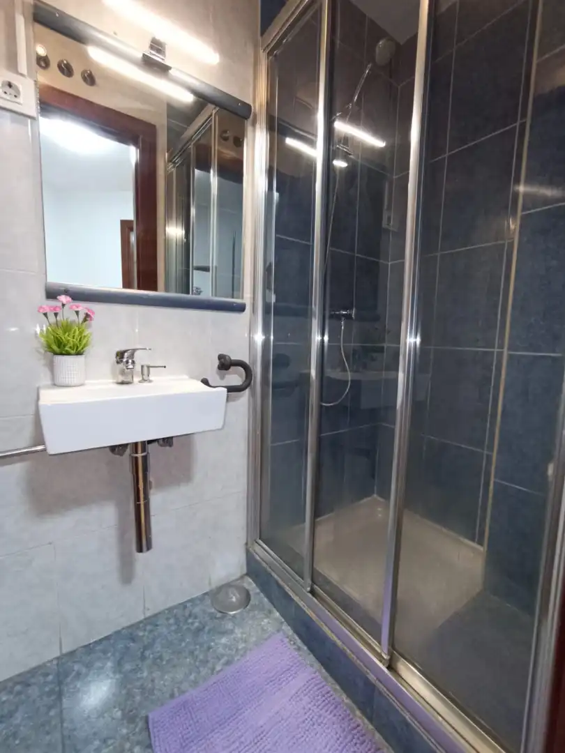 Room in Carretera de Torrelodones, 30, Casa Amarilla