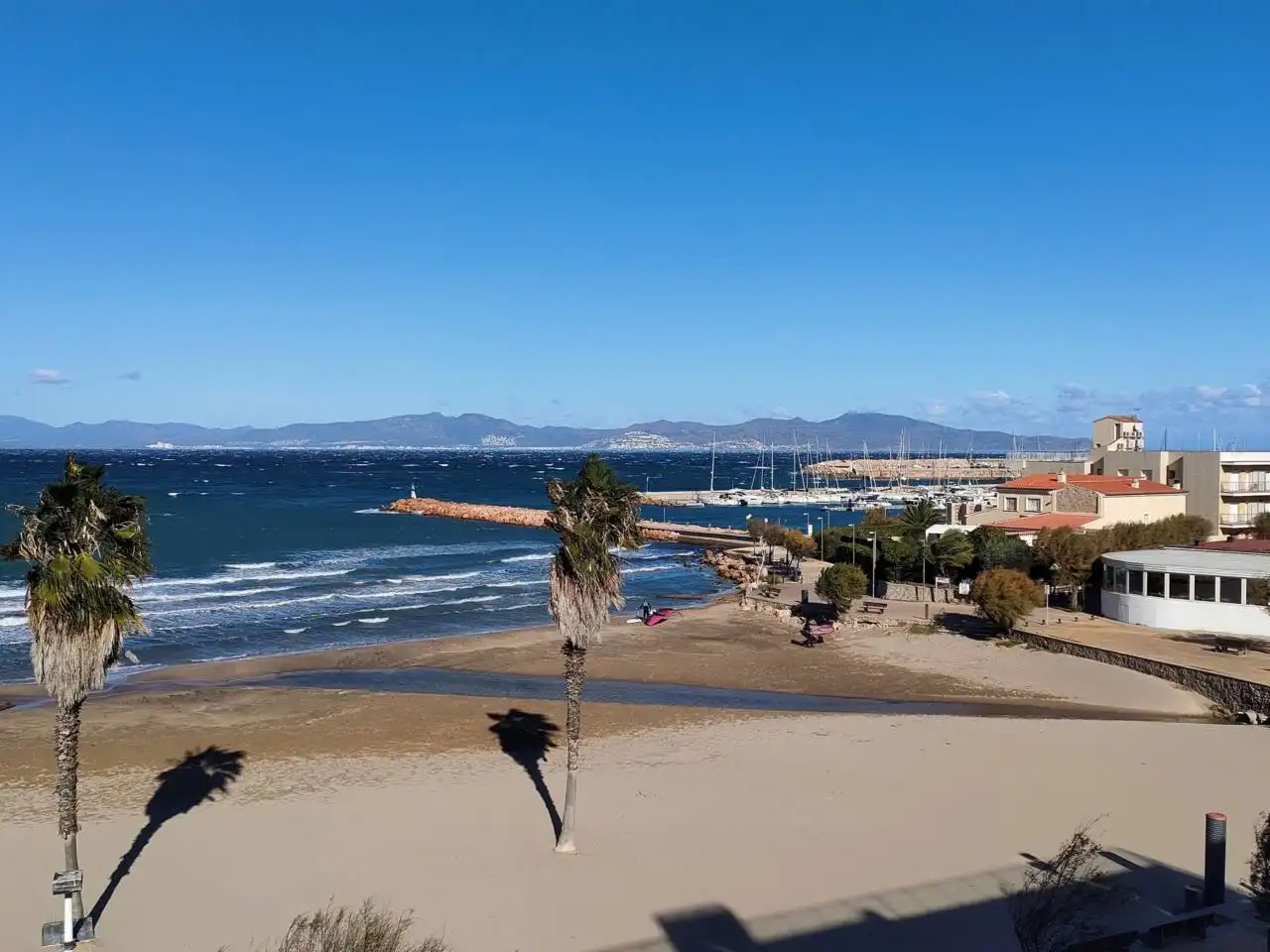 Vista exterior de Piso en venta en L'Escala con Aire acondicionado, Calefacción y Terraza