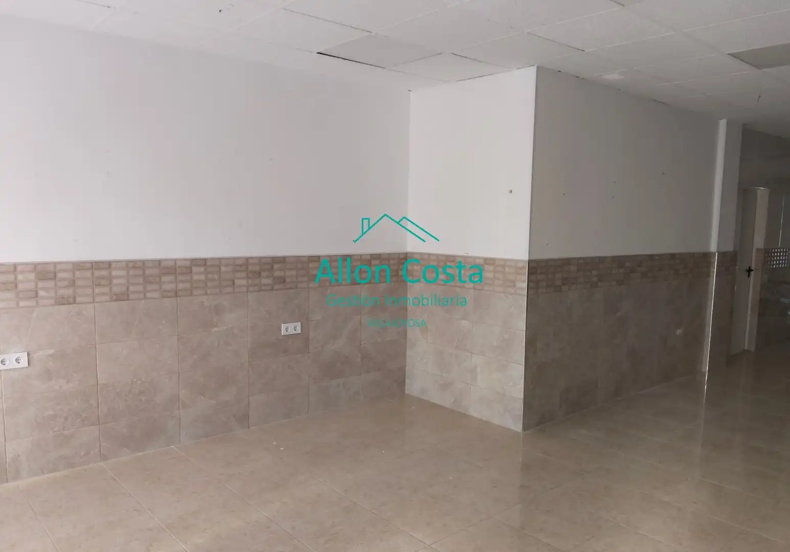 Local comercial de lloguer a Centro Urbano, imagen 2