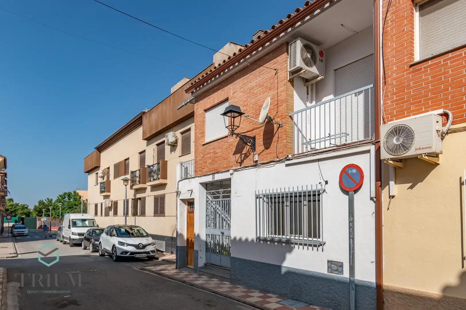 Vista exterior de Casa adosada en venda en Albolote amb Aire condicionat i Balcó