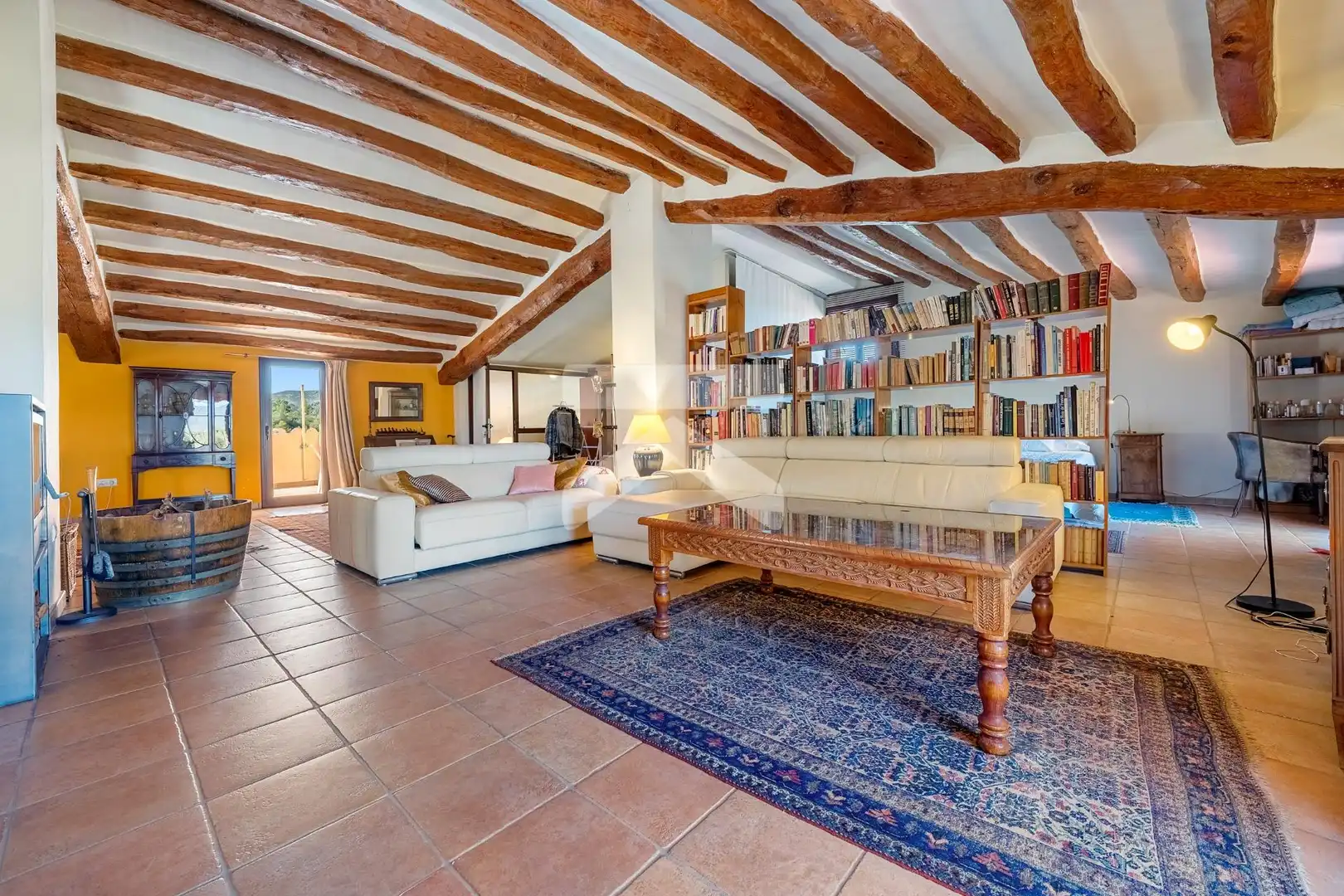 Sala d'estar de Finca rústica en venda en El Molar (Tarragona) amb Aire condicionat, Calefacció i Jardí privat