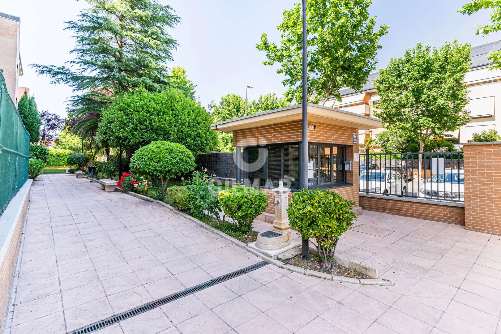Vista exterior de Pis en venda en Pozuelo de Alarcón amb Calefacció, Jardí privat i Traster