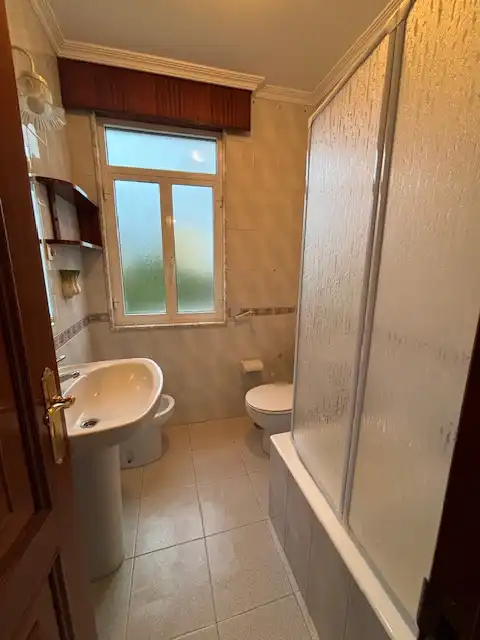 Bathroom of Flat for rent in Ferrol  with Furnished and Washing machine
