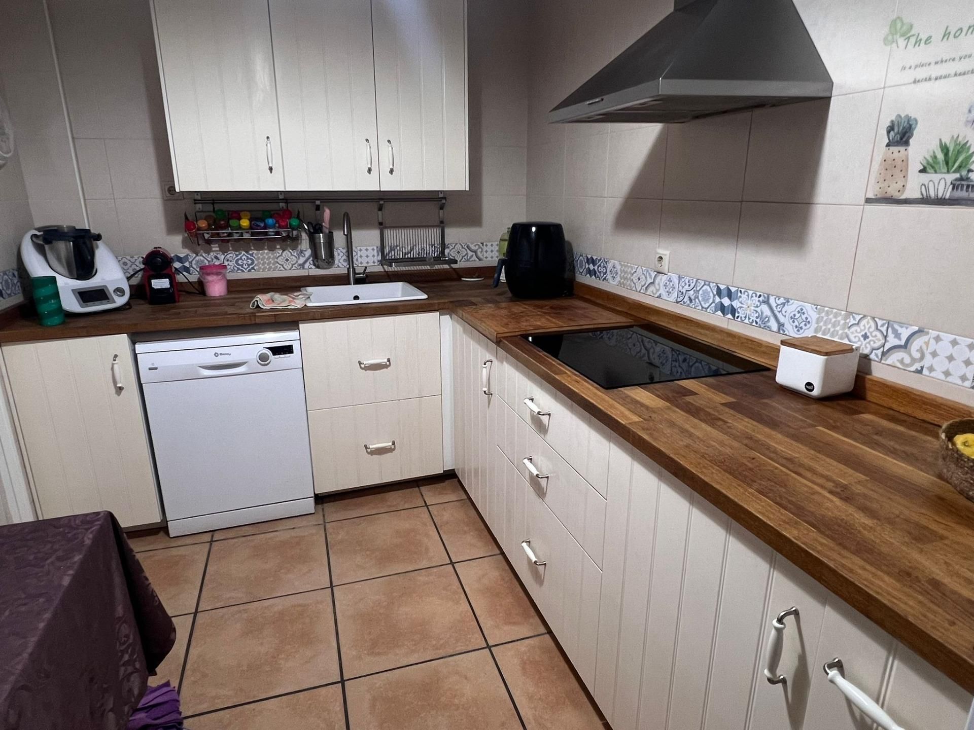 Cuina de Casa adosada en venda en Los Barrios amb Terrassa i Traster