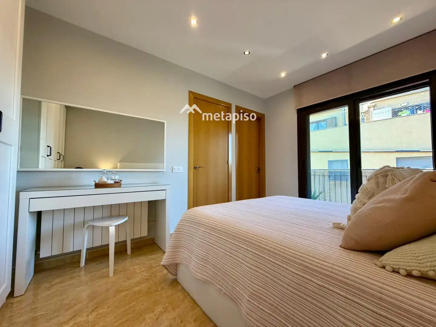 Habitación de Casa adosada en venta en Santa Margarida I Els Monjos con Aire acondicionado, Calefacción y Terraza