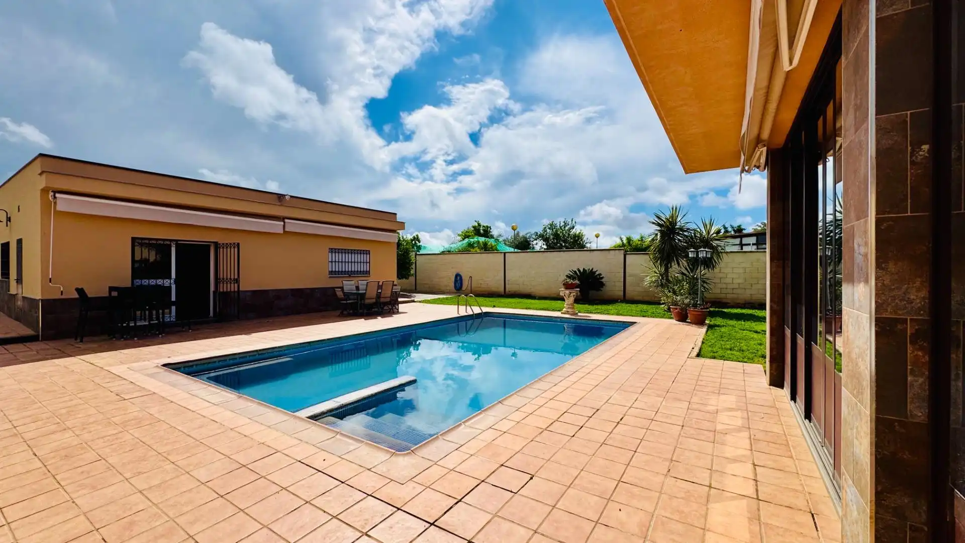 Piscina de Casa o xalet en venda en Alcalá de Guadaira amb Aire condicionat, Jardí privat i Terrassa