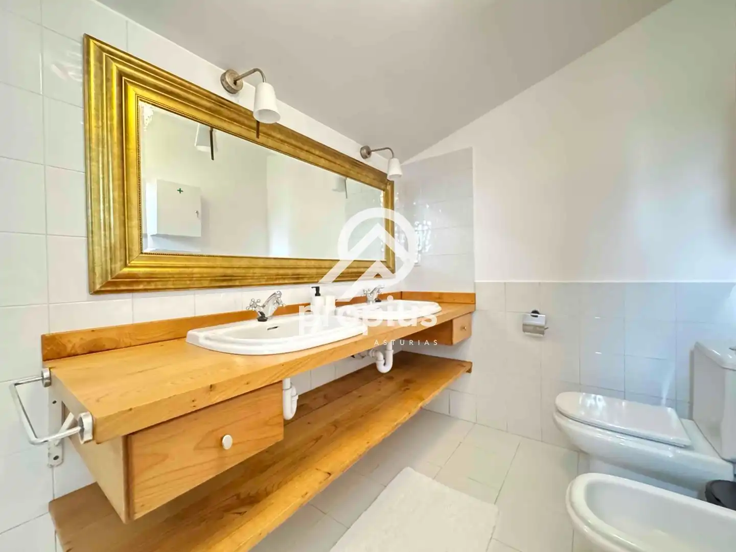 Baño de Casa o chalet en venta en Ribadesella con Calefacción, Jardín privado y Terraza