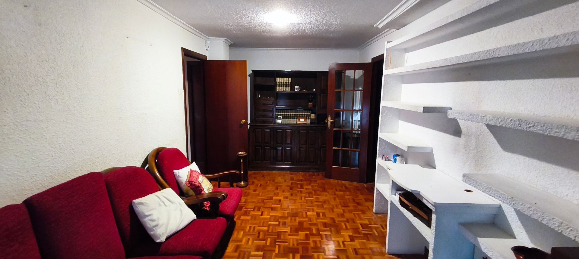 Sala d'estar de Pis en venda en  Pamplona / Iruña amb Calefacció, Parquet i Balcó