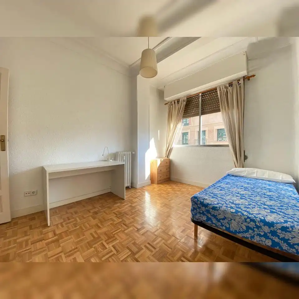 Habitación de Piso de alquiler en Madrid con Calefacción, Terraza y Amueblado