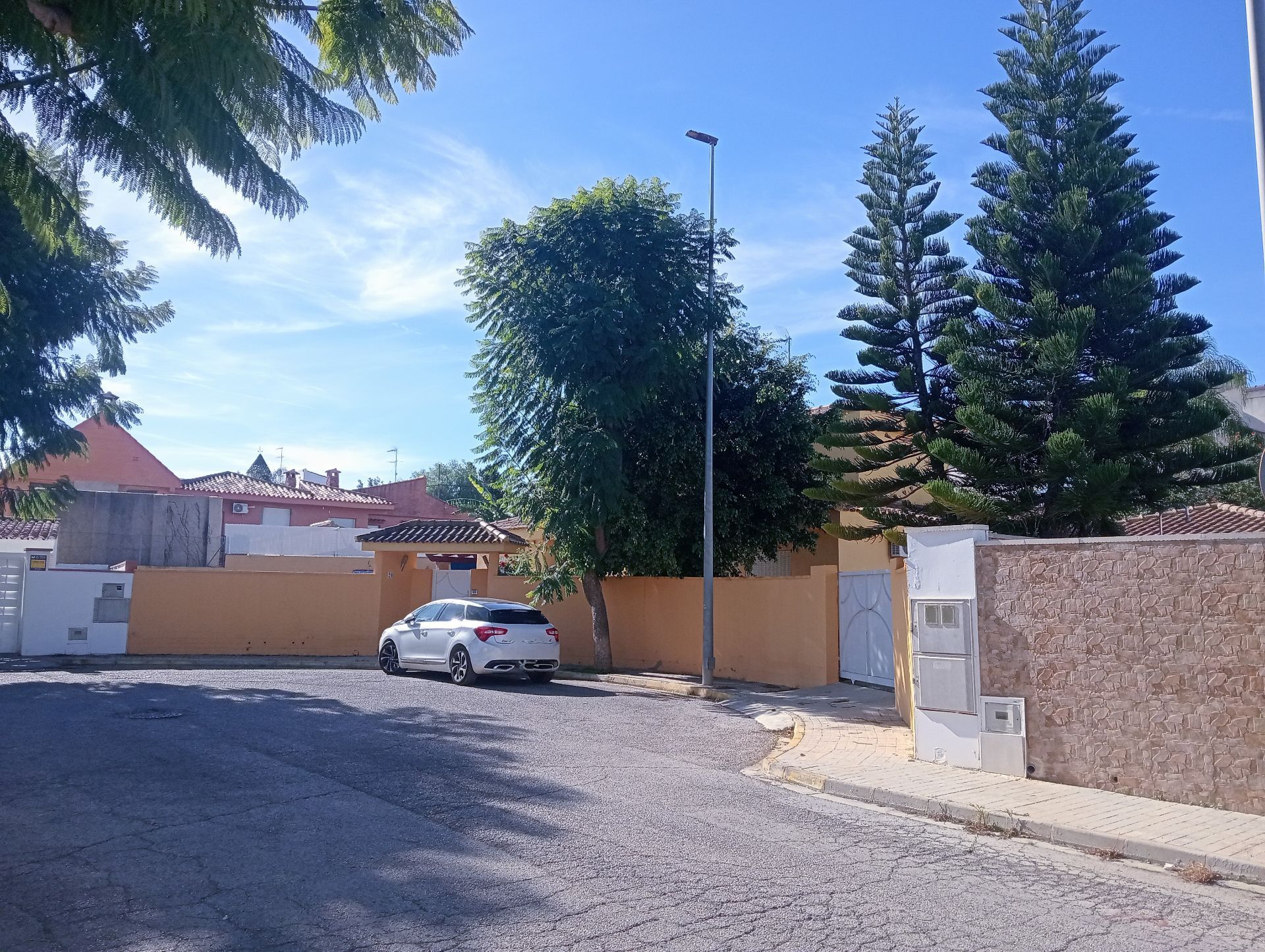 Exterior view of House or chalet for sale in La Pobla de Vallbona  with Private garden, Storage room and Swimming Pool