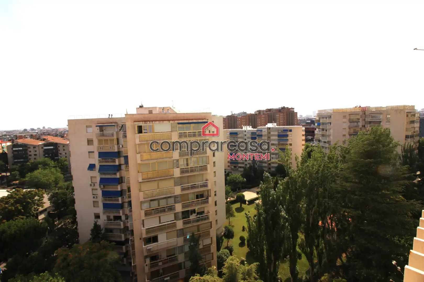 Außenansicht von Wohnung zum Verkauf in Madrid mit Heizung, Parkett und Terrasse