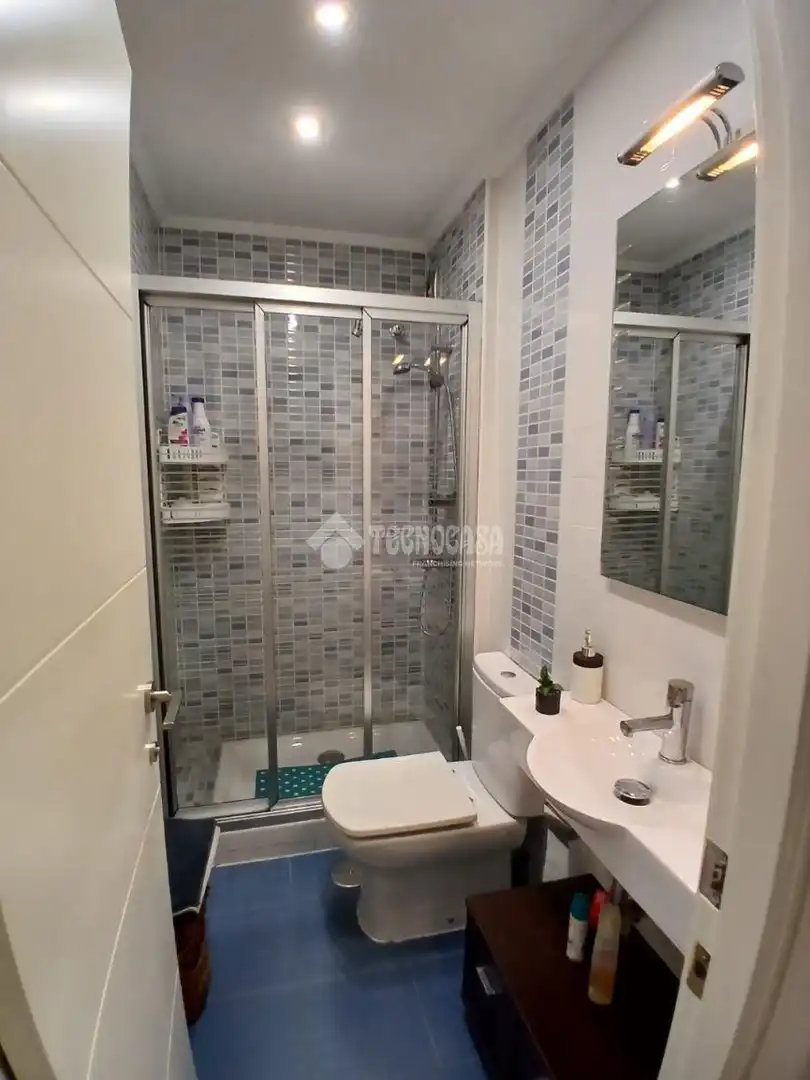 Baño de Piso en venta en Sevilla con Aire acondicionado, Terraza y Balcón