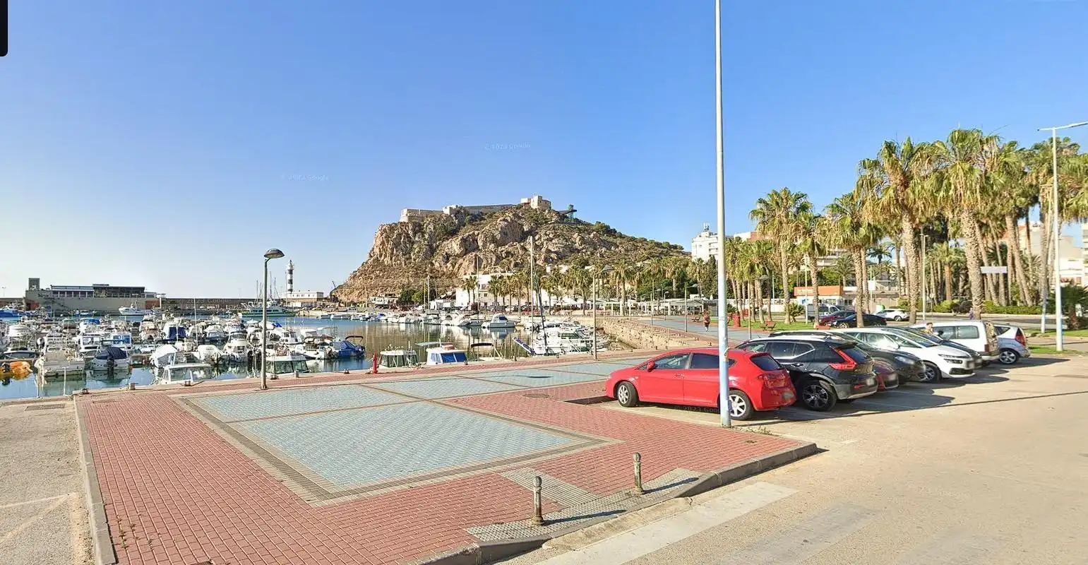Parking de Piso de alquiler en Águilas con Aire acondicionado, Terraza y Amueblado