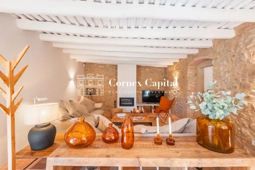 Sala de estar de Casa o chalet en venta en La Bisbal d'Empordà con Aire acondicionado, Calefacción y Jardín privado