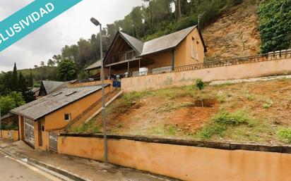 Vista exterior de Casa o xalet en venda en Vallirana amb Terrassa