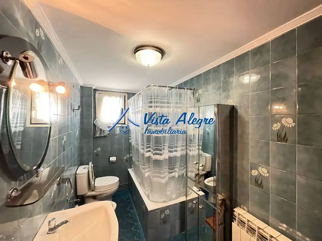 Baño de Piso en venta en Haro con Calefacción, Terraza y Amueblado