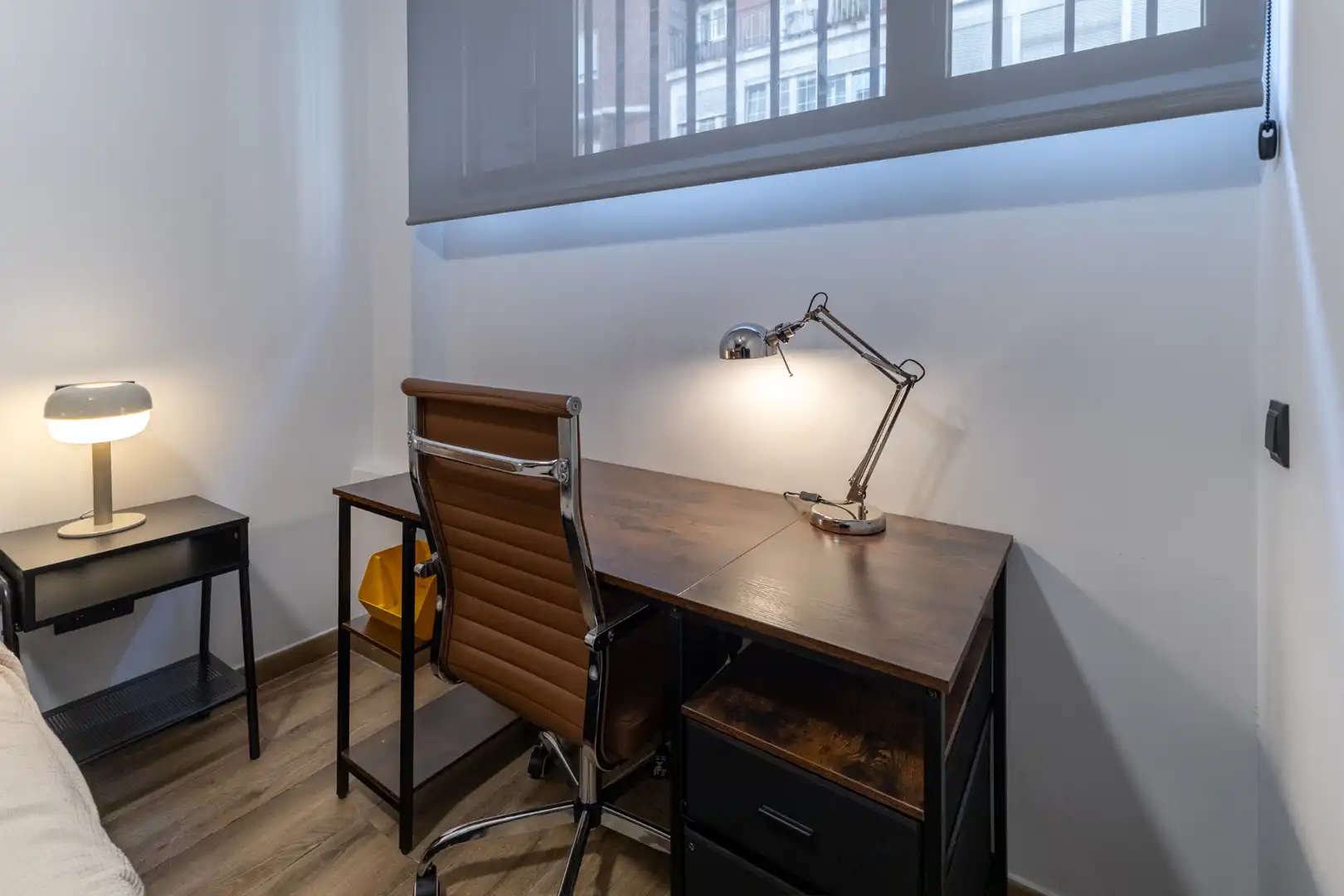 Dormitori de Apartament de lloguer en Madrid amb Aire condicionat, Calefacció i Moblat