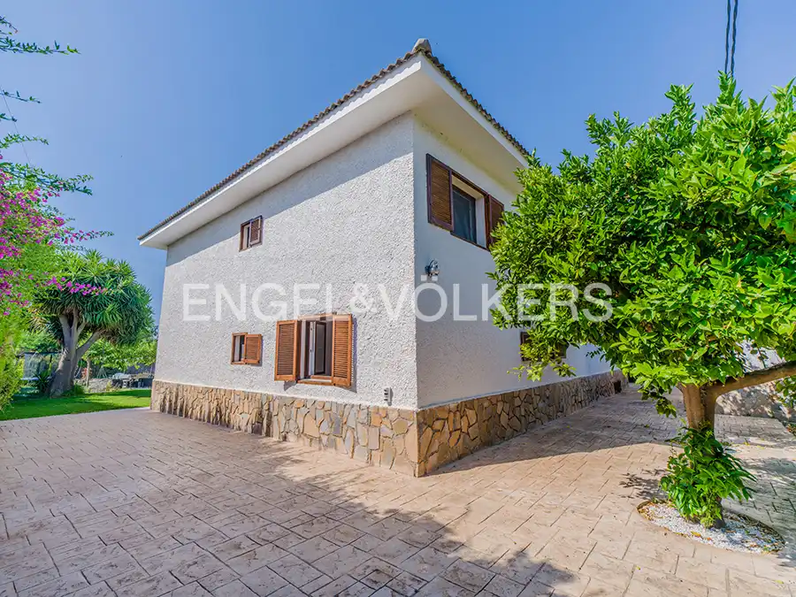 Vista exterior de Casa o chalet en venta en El Campello con Aire acondicionado, Calefacción y Jardín privado