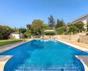 Swimming pool of House or chalet to rent in Sotogrande  with Air Conditioner, Heating and Private garden