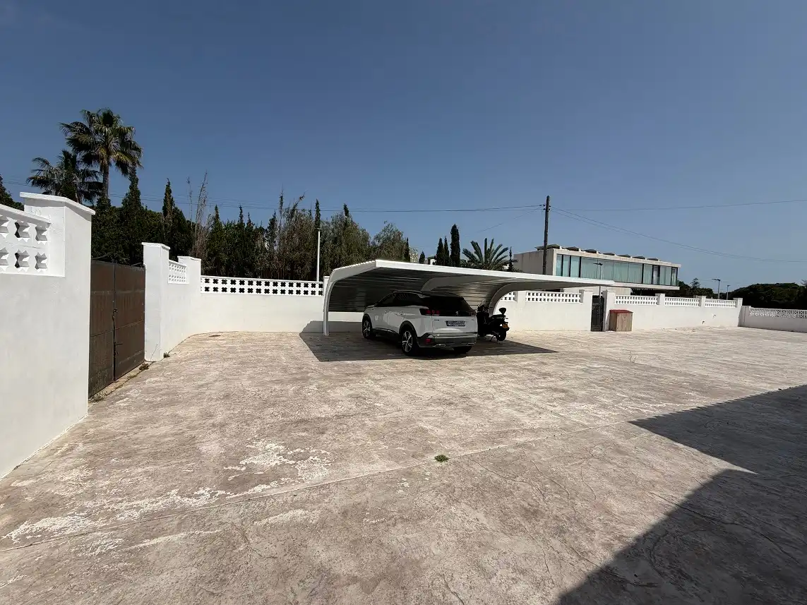 Aparcament de Casa o xalet en venda en Santa Pola amb Aire condicionat, Jardí privat i Piscina