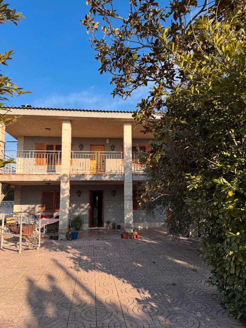 Vista exterior de Casa o xalet en venda en Rosselló amb Jardí privat, Terrassa i Piscina