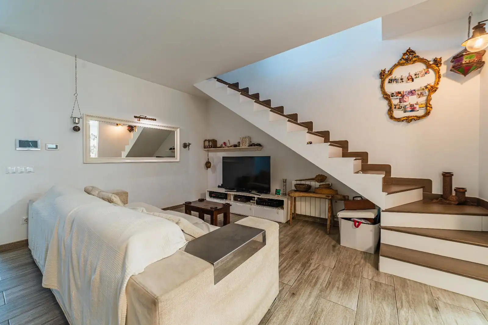 Living room of Houses for sale in Nucli Urbà 