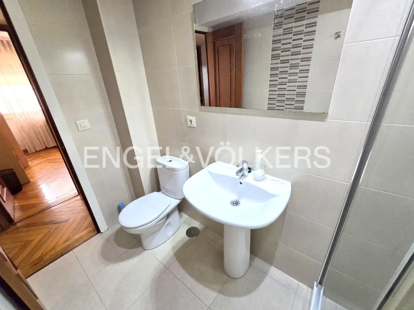 Bathroom of Flat for sale in Vigo   with Heating, Parquet flooring and Terrace