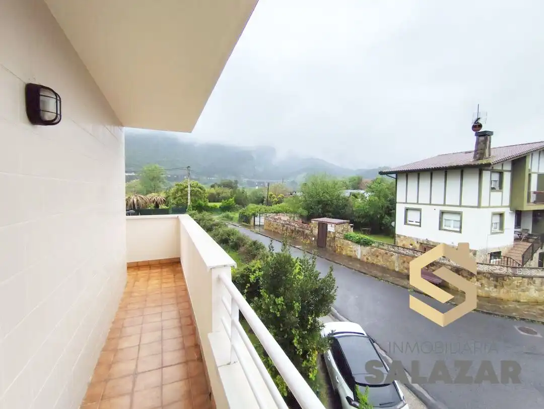 Exterior view of Flat for sale in Castro-Urdiales  with Heating, Terrace and Balcony