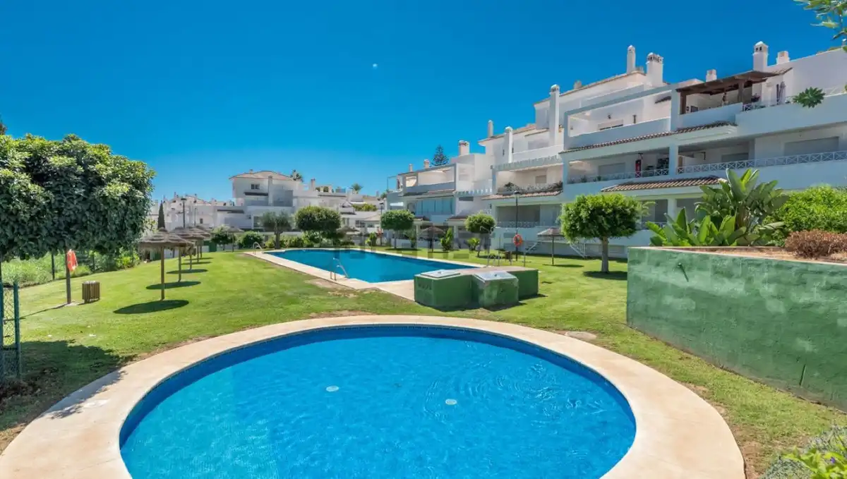 Vista exterior de Àtic de lloguer amb opció a compra en Marbella amb Aire condicionat, Terrassa i Moblat