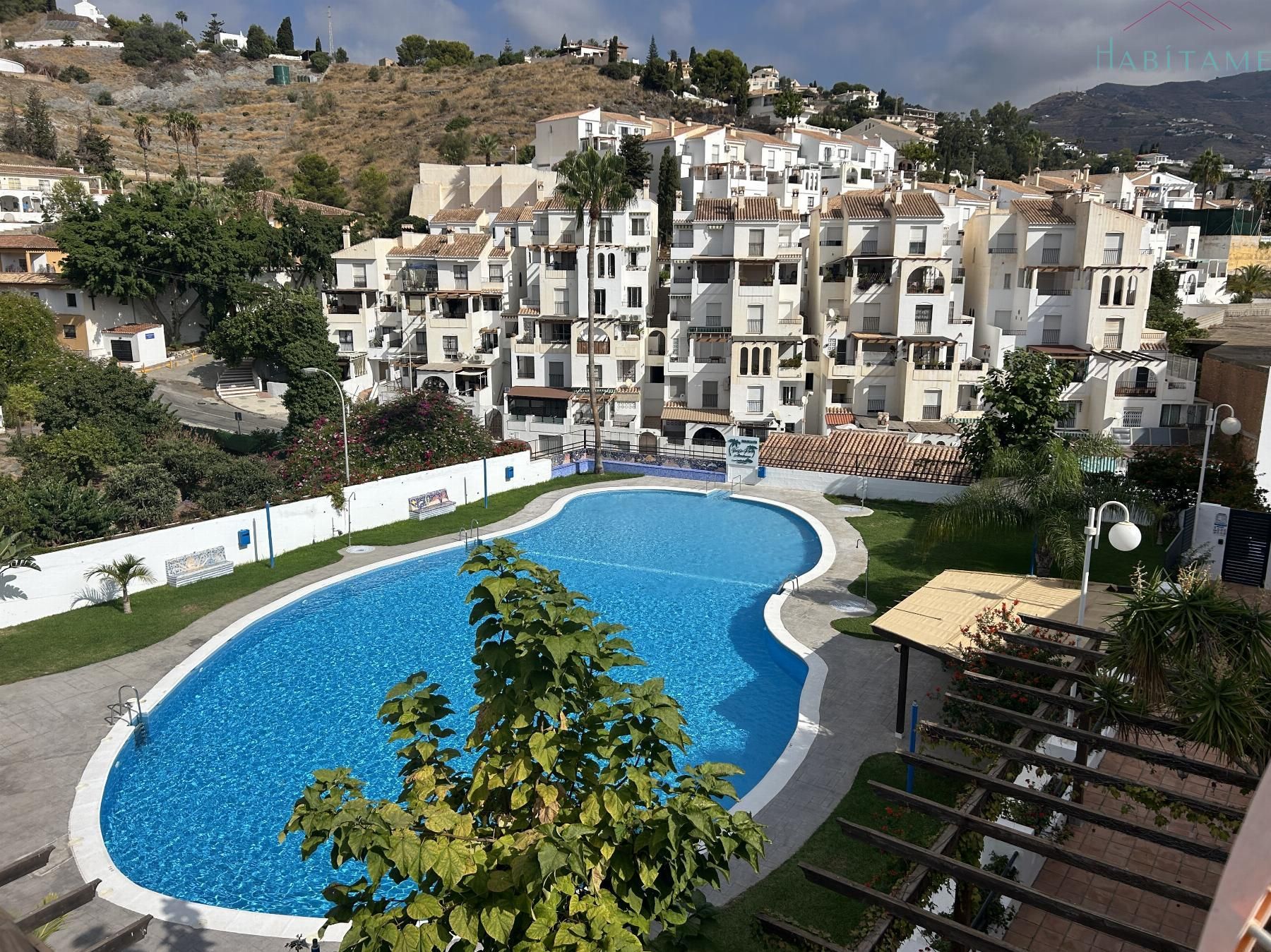 Vista exterior de Casa adosada en venda en Almuñécar amb Terrassa i Piscina comunitària