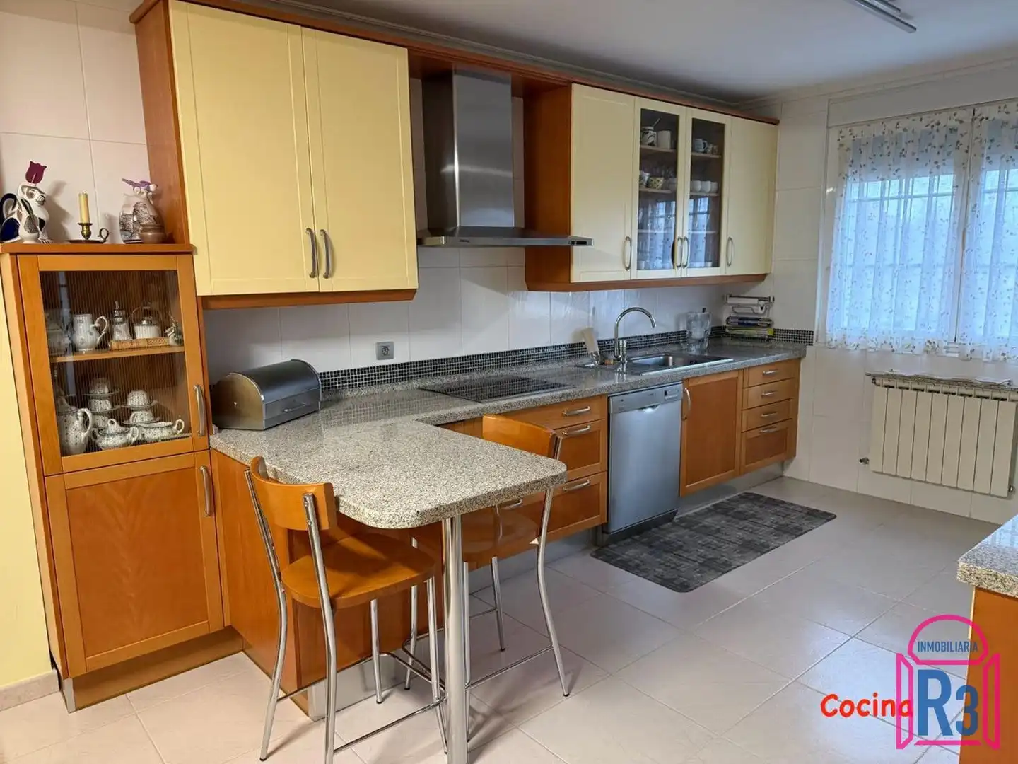Cocina de Casa adosada en venta en San Andrés del Rabanedo con Calefacción y Amueblado